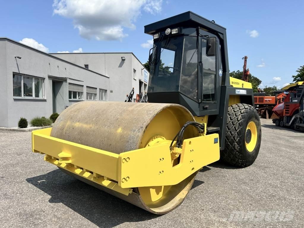 Bomag BW 213 D-2 Rouleaux monocylindre