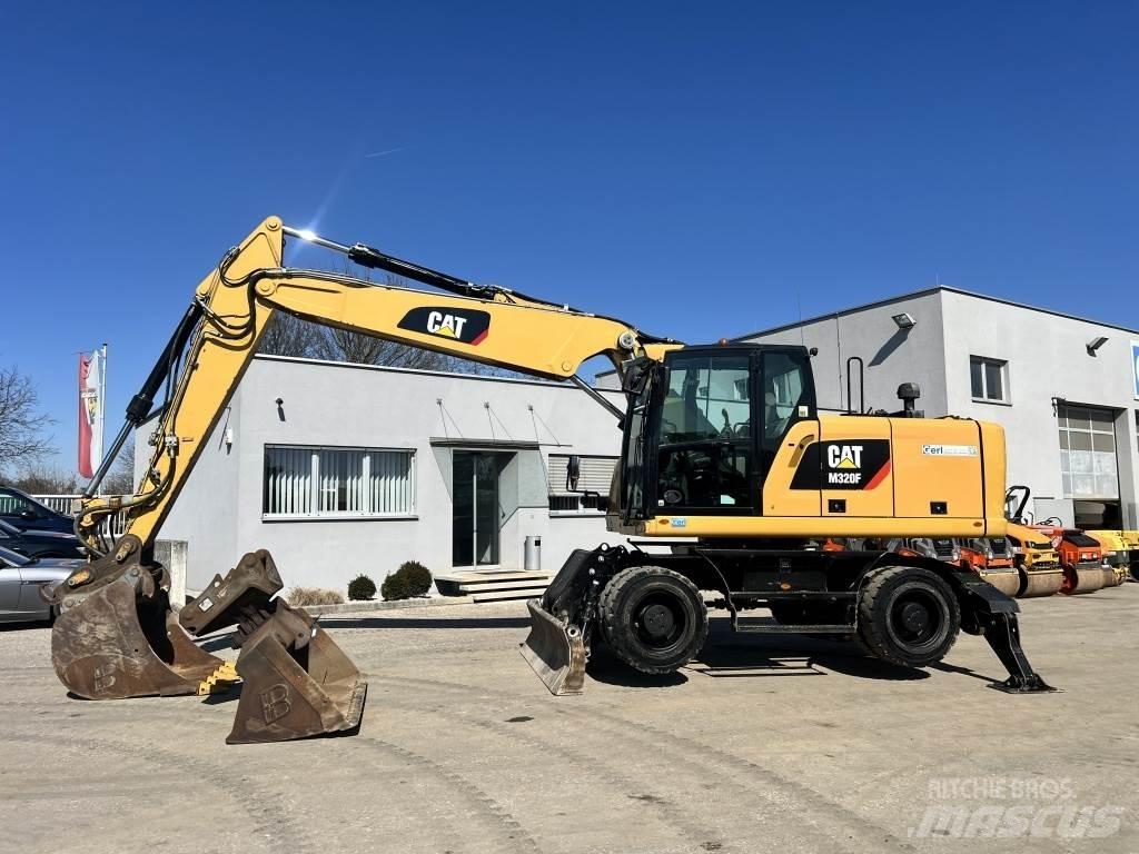 CAT M 320 F Pelle sur pneus