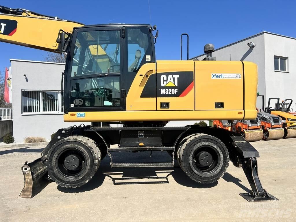 CAT M 320 F Pelle sur pneus