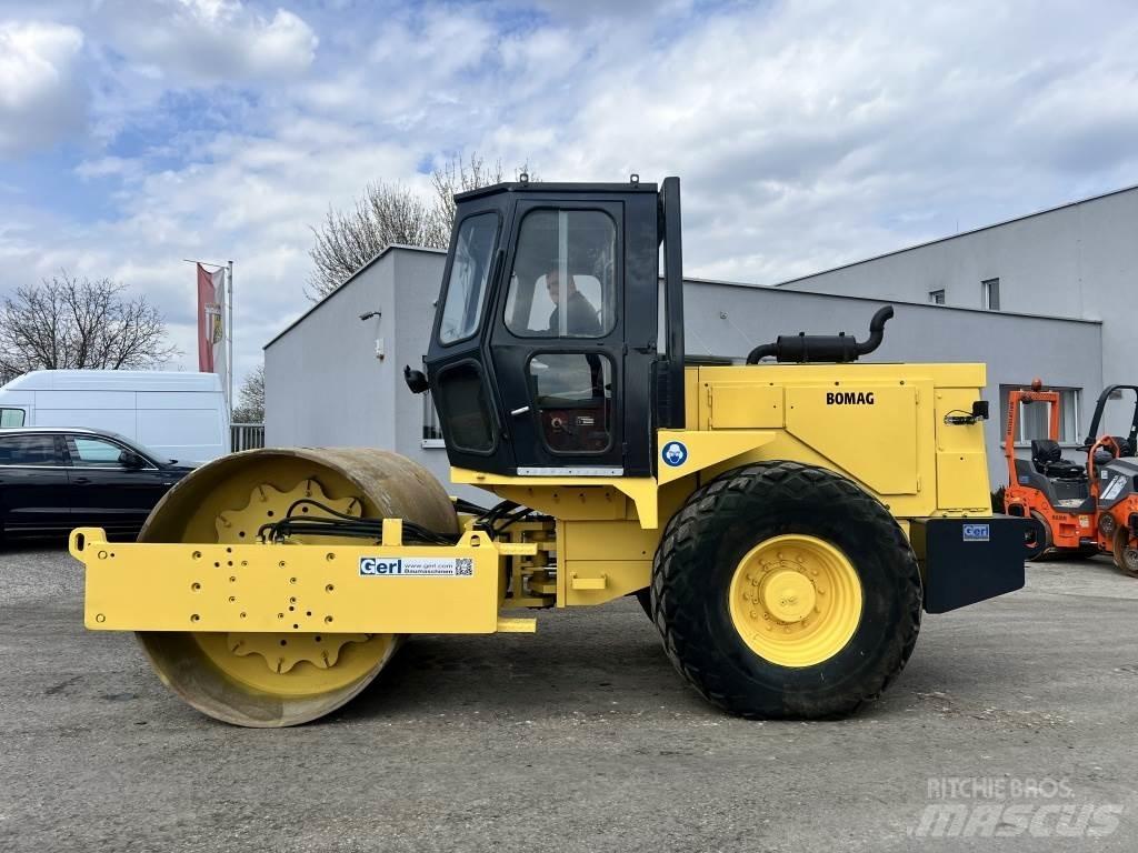JCB Vibromax W 1402 D Rouleaux monocylindre