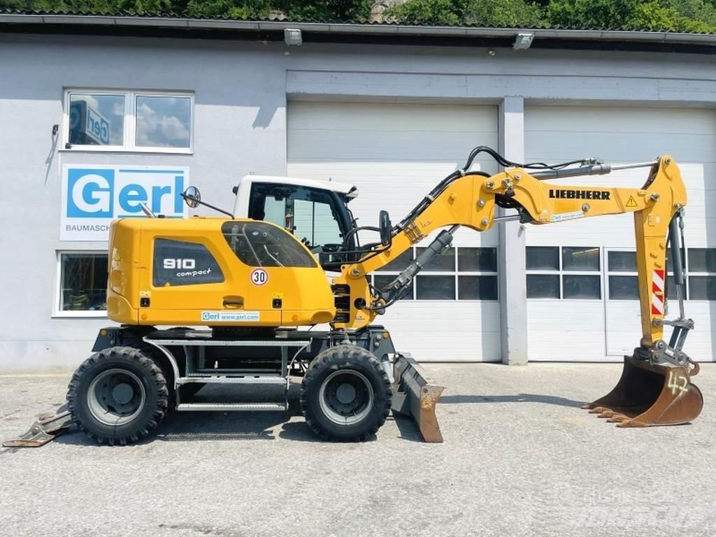 Liebherr A910 Compact Pelle sur pneus