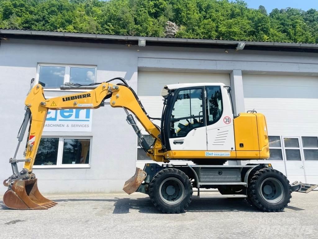 Liebherr A910 Compact Pelle sur pneus