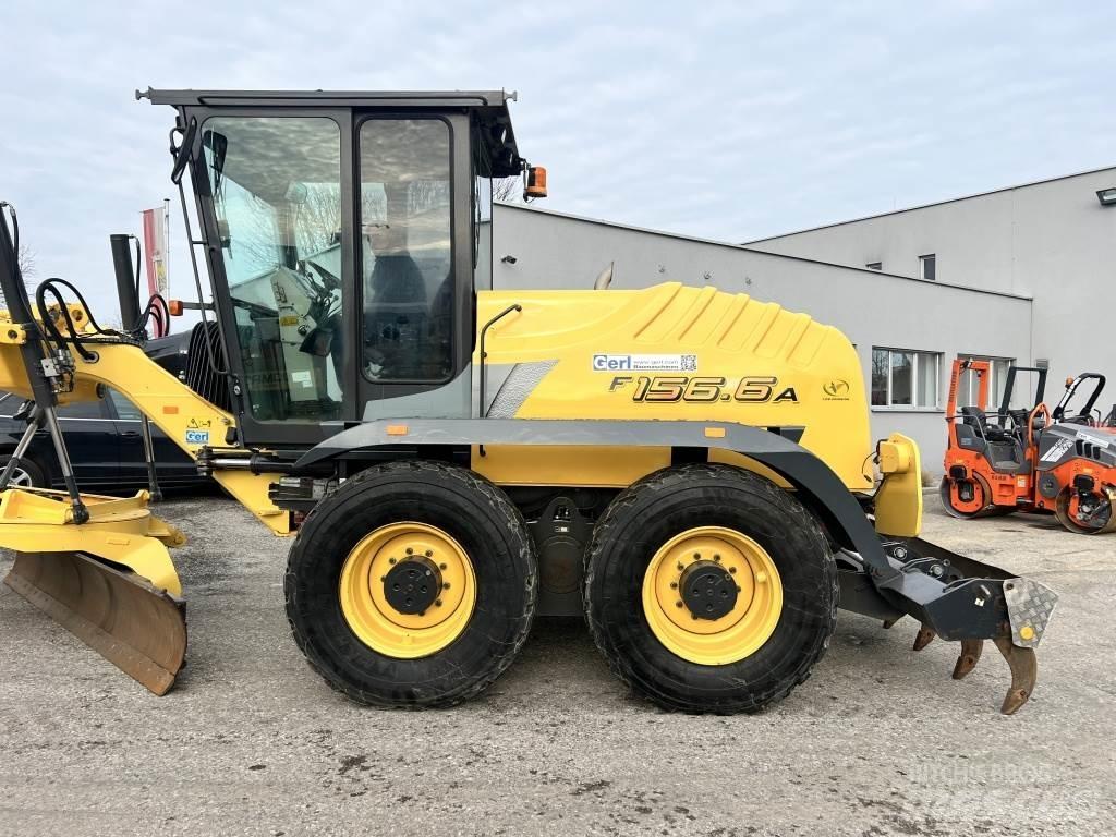 New Holland F 156.6 A Niveleuse