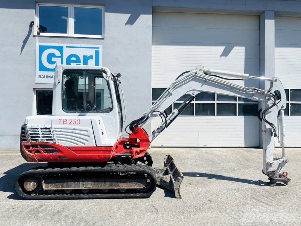Takeuchi TB250 Mini pelle < 7t