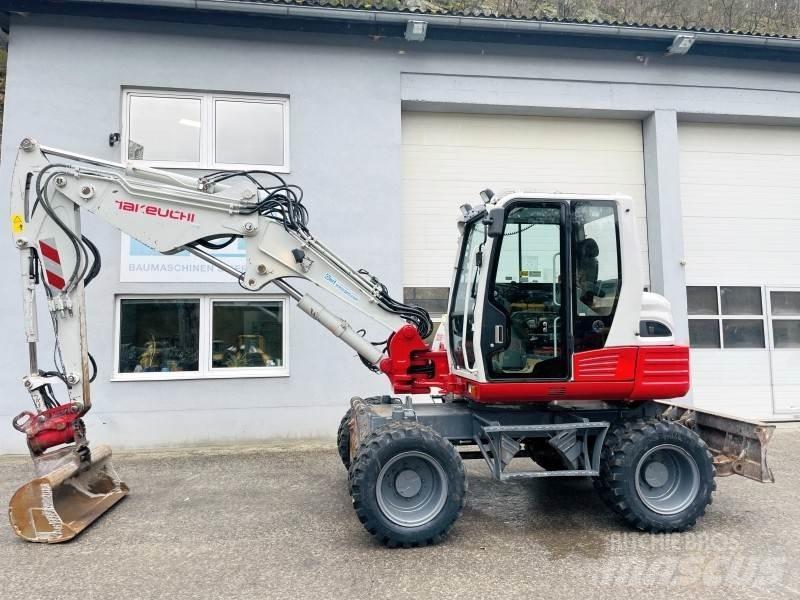 Takeuchi TB295W Pelle sur pneus