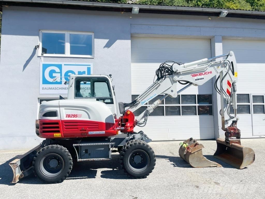 Takeuchi TB295W Pelle sur pneus
