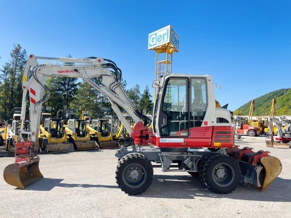 Takeuchi TB295W Pelle sur pneus