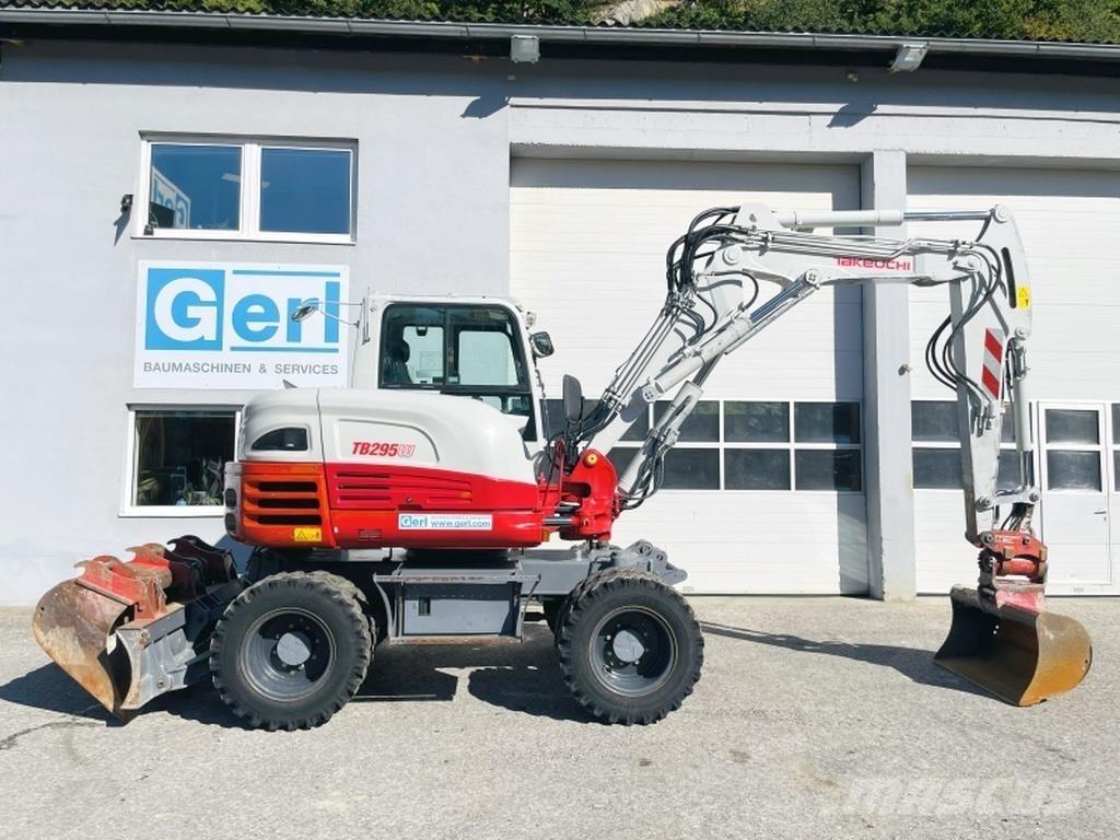 Takeuchi TB295W Pelle sur pneus