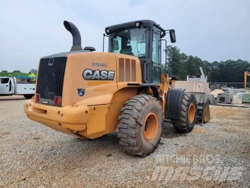 CASE 621F Chargeuse sur pneus