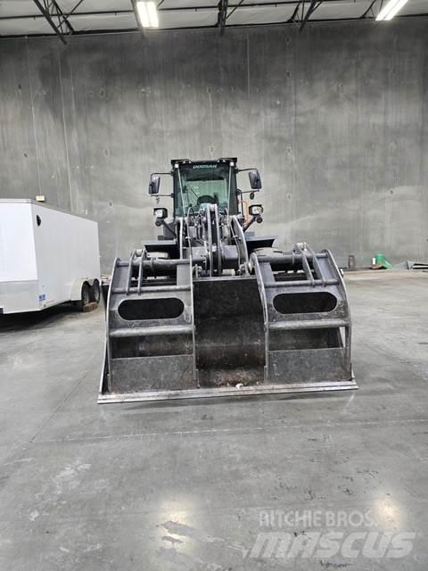 Doosan DL250-7 Chargeuse sur pneus
