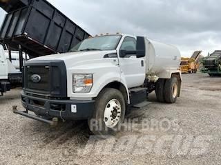 Ford F750 Camion citerne à eau