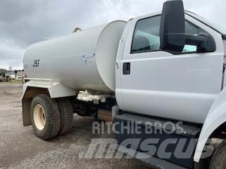 Ford F750 Camion citerne à eau