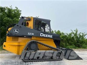 John Deere 323E Chargeuse compacte