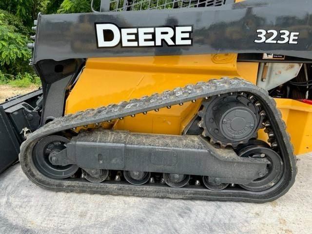 John Deere 323E Chargeuse compacte