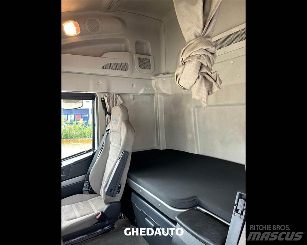 Iveco AS440S48 Camion Fourgon