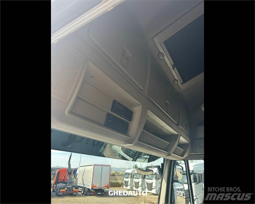 Iveco AS440S48T/P Camion Fourgon