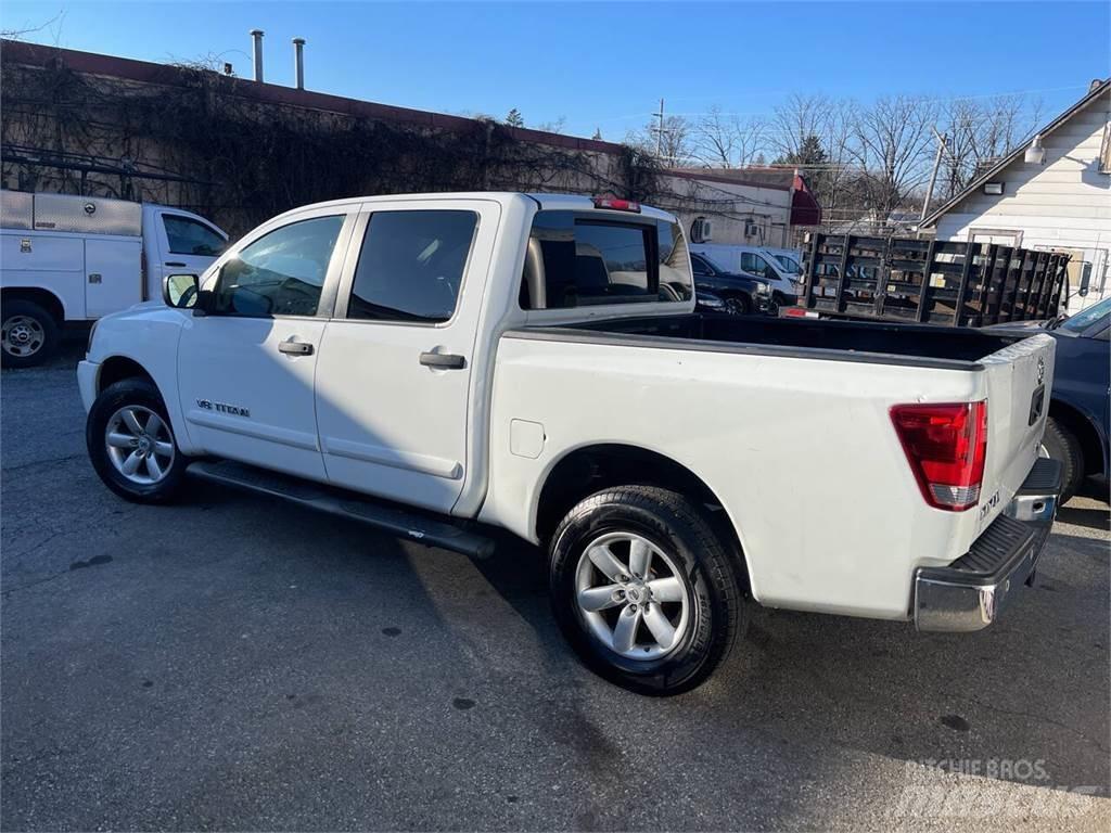 Nissan Titan Utilitaire benne