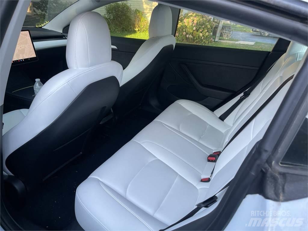 Tesla Model 3 Voiture