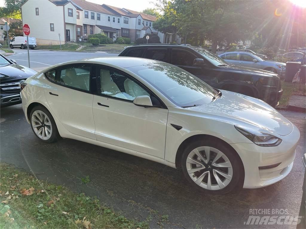 Tesla Model 3 Voiture