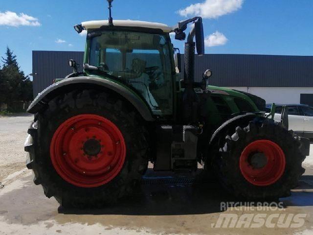Fendt 718 VARIO Tracteur