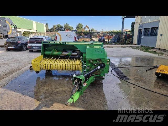 John Deere 359 Presse cubique