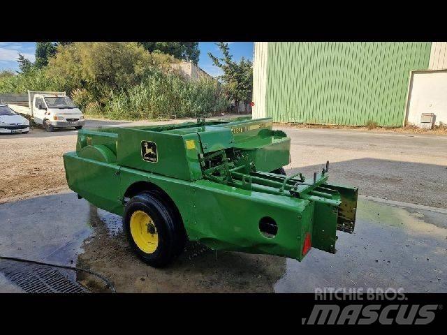 John Deere 359 Presse cubique