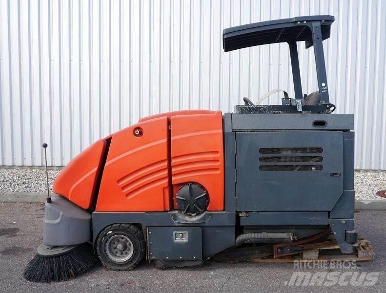 Hako 1800 LPG Balayeuses combinées
