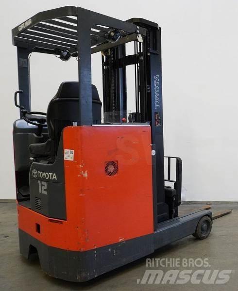 Toyota 6FBRE12 Chariot à mât rétractable