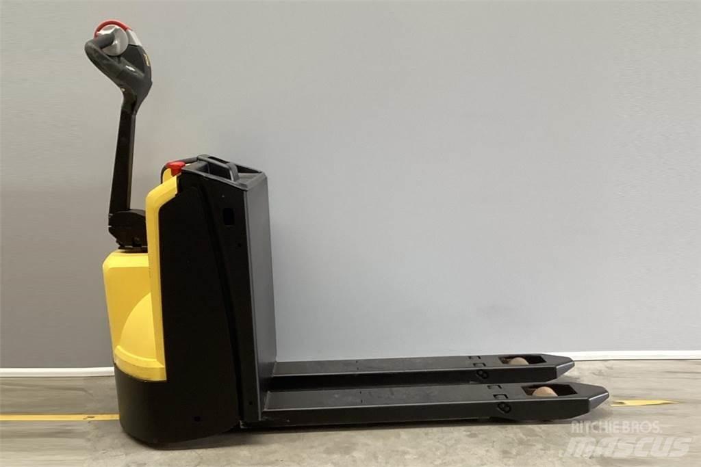 Hyster P1.6 Gerbeur accompagnant