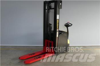 Hyster S1.6il Gerbeur accompagnant