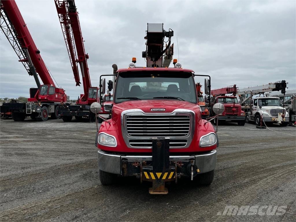 Altec AC25-95B Camion plateau ridelle avec grue