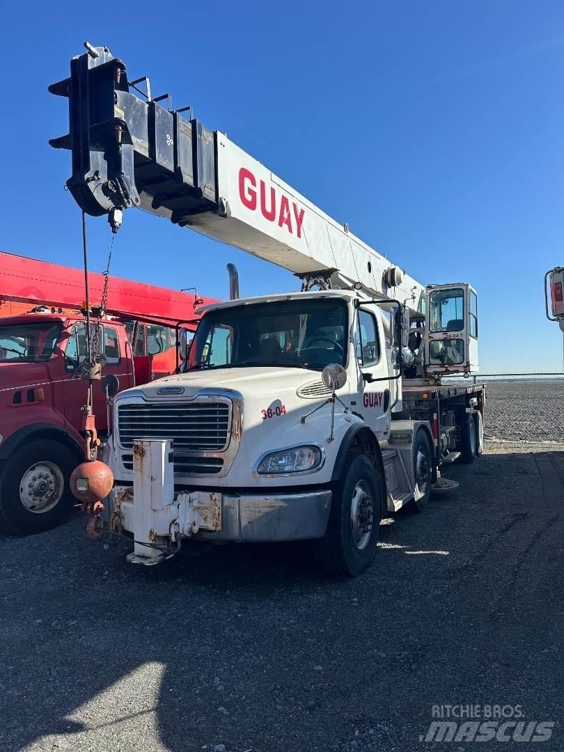 Altec AC38-127S Camion plateau ridelle avec grue