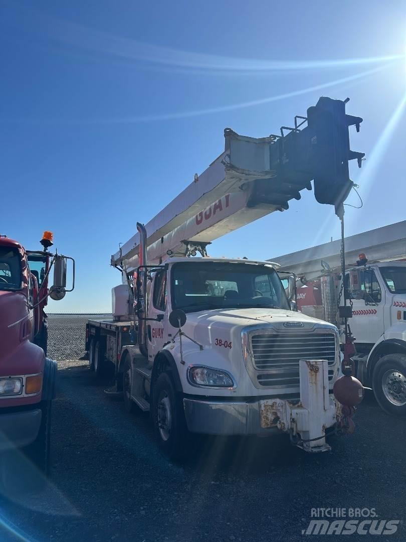Altec AC38-127S Camion plateau ridelle avec grue