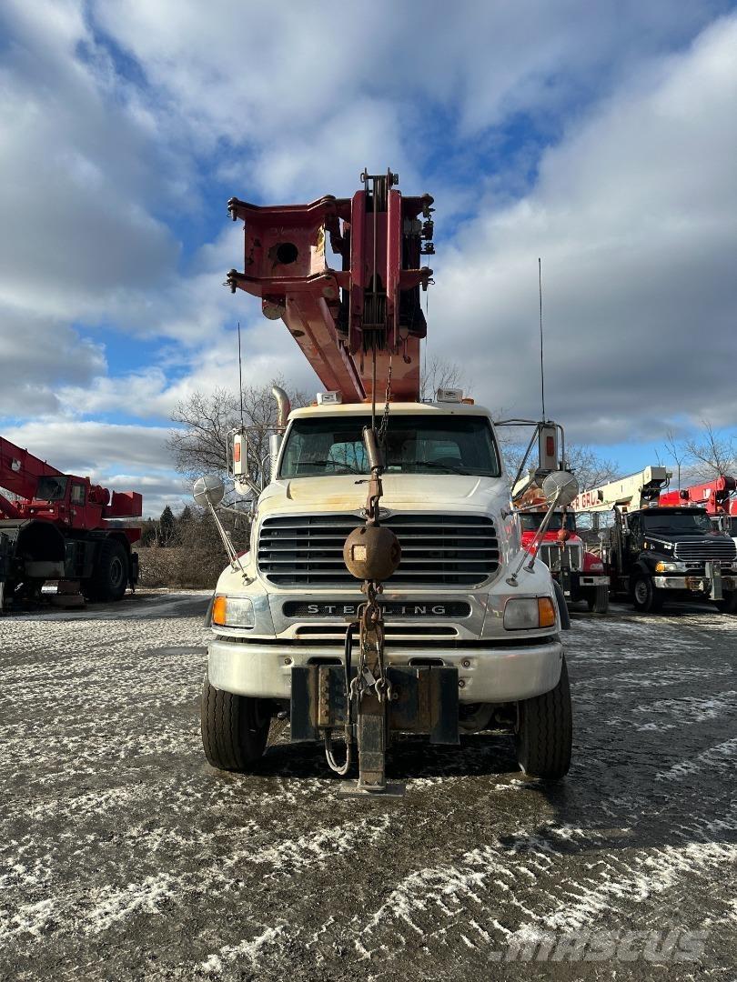 National 1500 Camion plateau ridelle avec grue