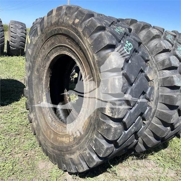 Maxim 20.5X25 Pneus, roues et jantes