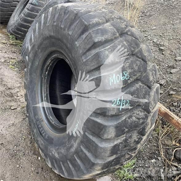 Titan 23.5x25 Pneus, roues et jantes