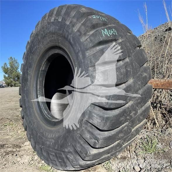 Titan 23.5x25 Pneus, roues et jantes