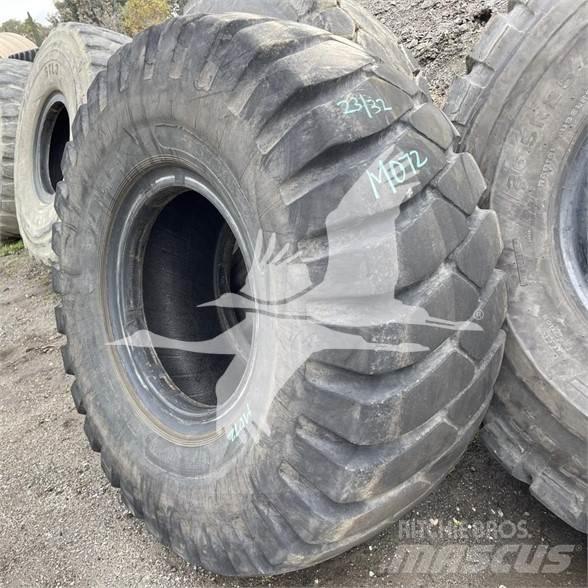 Titan 23.5x25 Pneus, roues et jantes