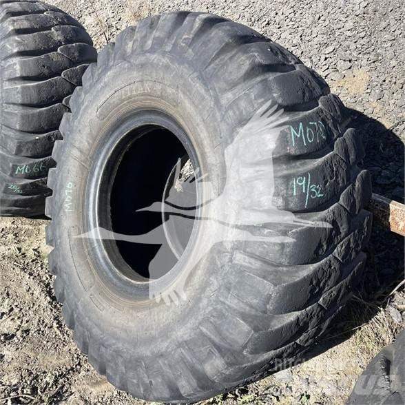 Titan 23.5x25 Pneus, roues et jantes