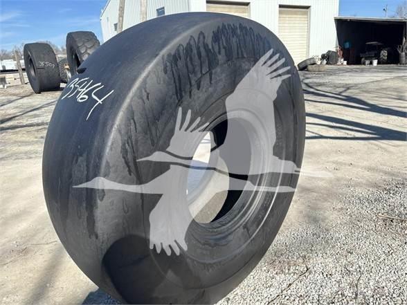Titan 23.5x25 Pneus, roues et jantes