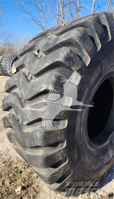 Titan 29.5x29 Pneus, roues et jantes