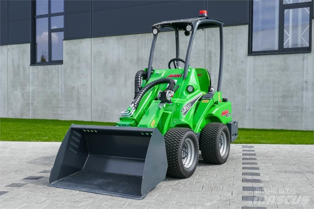 Avant M 423 Mini pelle < 7t