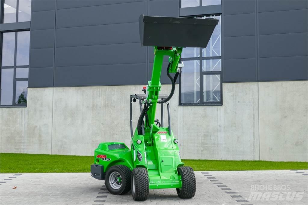 Avant M 423 Mini pelle < 7t