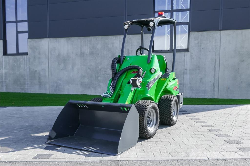 Avant M 423 Mini pelle < 7t