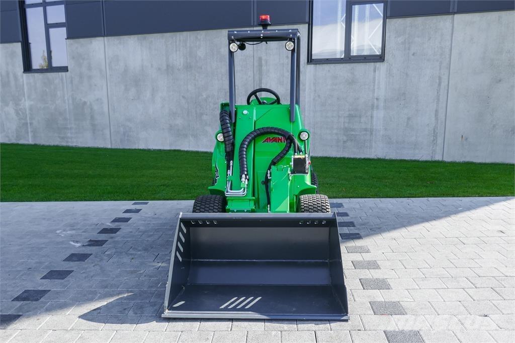 Avant M 423 Mini pelle < 7t