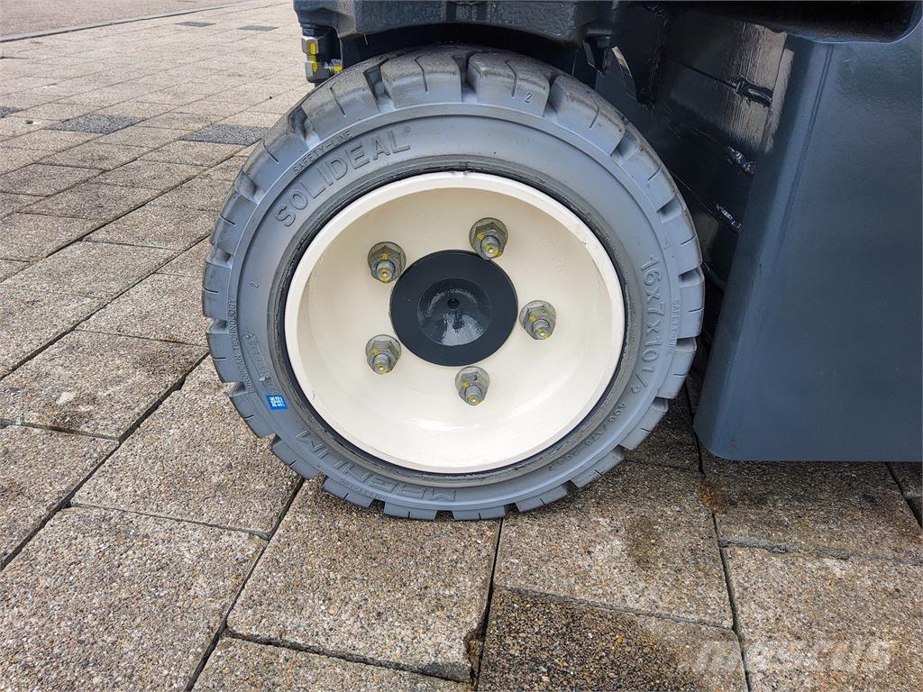 Combilift CBE 3000 Chariot multidirectionnel