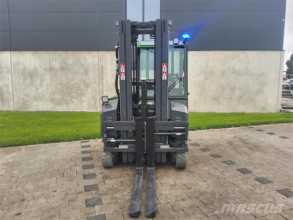 Combilift CBE 3000 Chariot multidirectionnel
