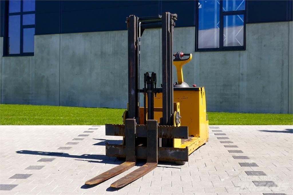 Linde L12 Gerbeur accompagnant