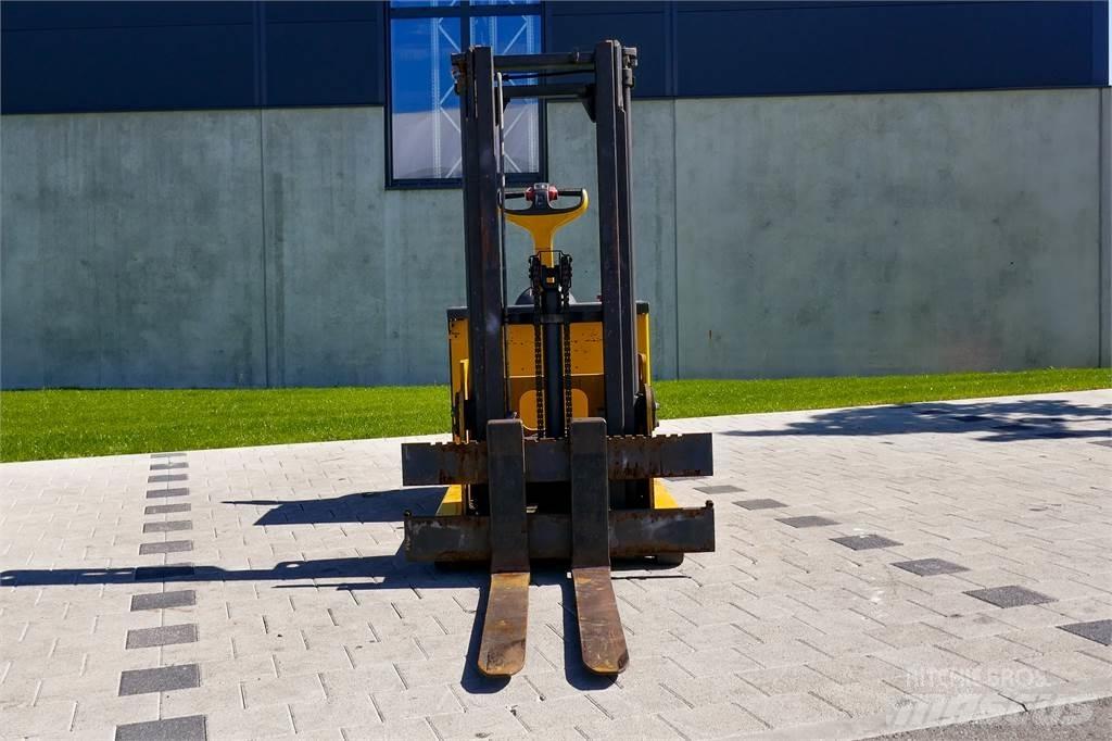 Linde L12 Gerbeur accompagnant