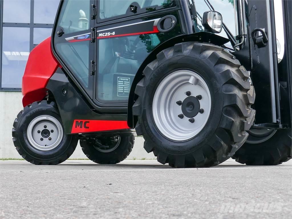 Manitou MC 25-4 Chariot tout terrain